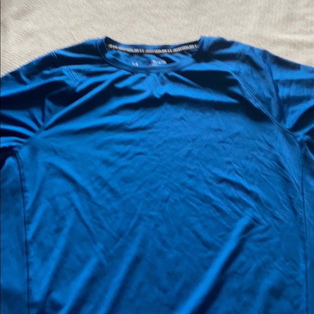 Men’s size small under armour shirt